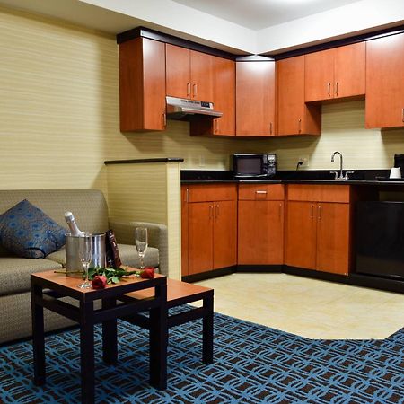 Fairfield Inn Hartford Airport Виндзор Локс Экстерьер фото
