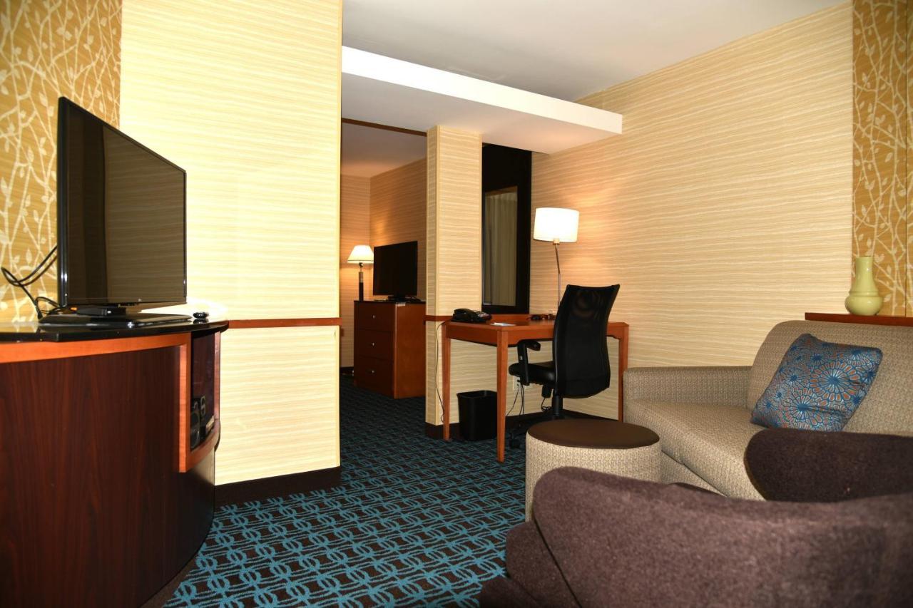 Fairfield Inn Hartford Airport Виндзор Локс Экстерьер фото
