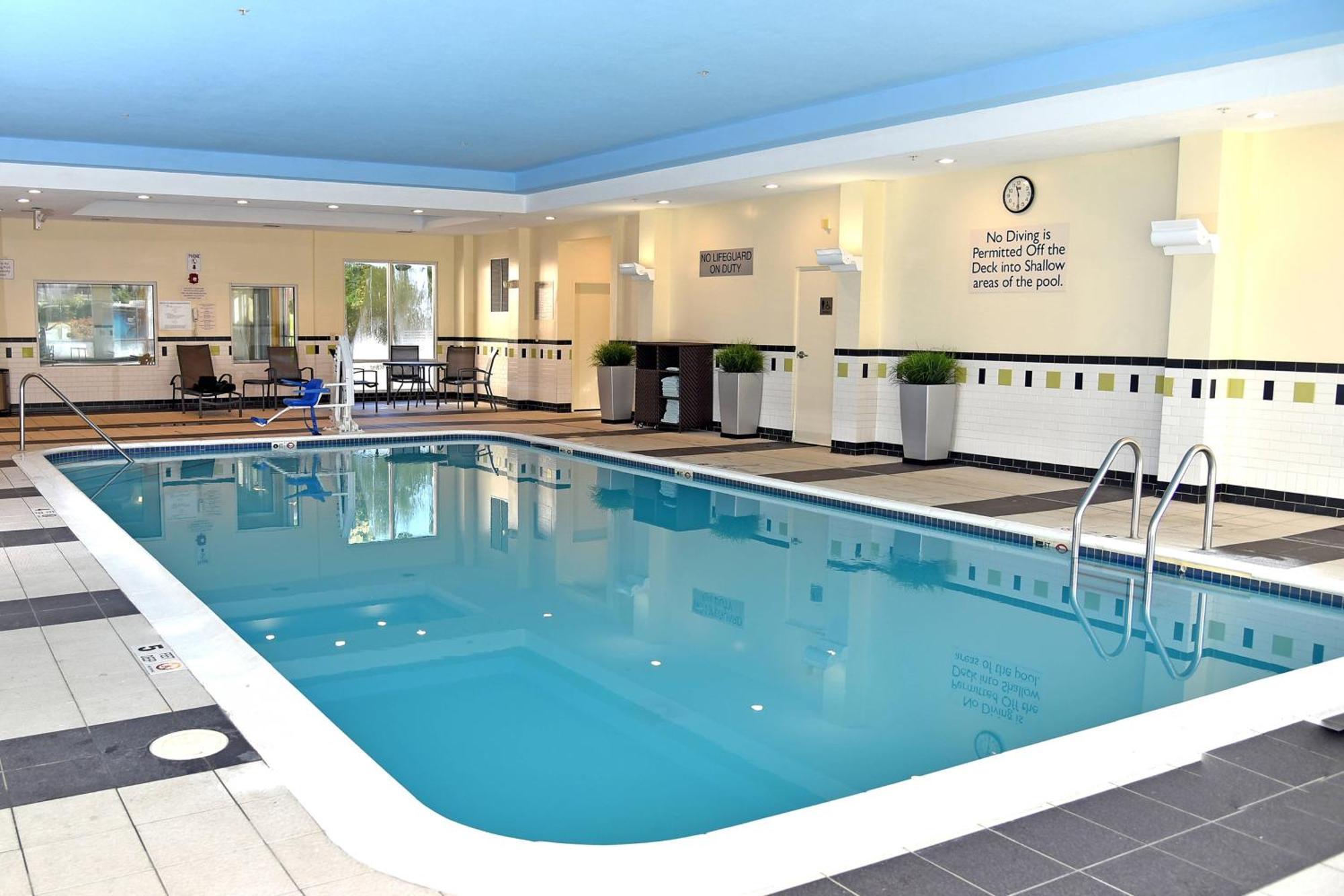 Fairfield Inn Hartford Airport Виндзор Локс Экстерьер фото