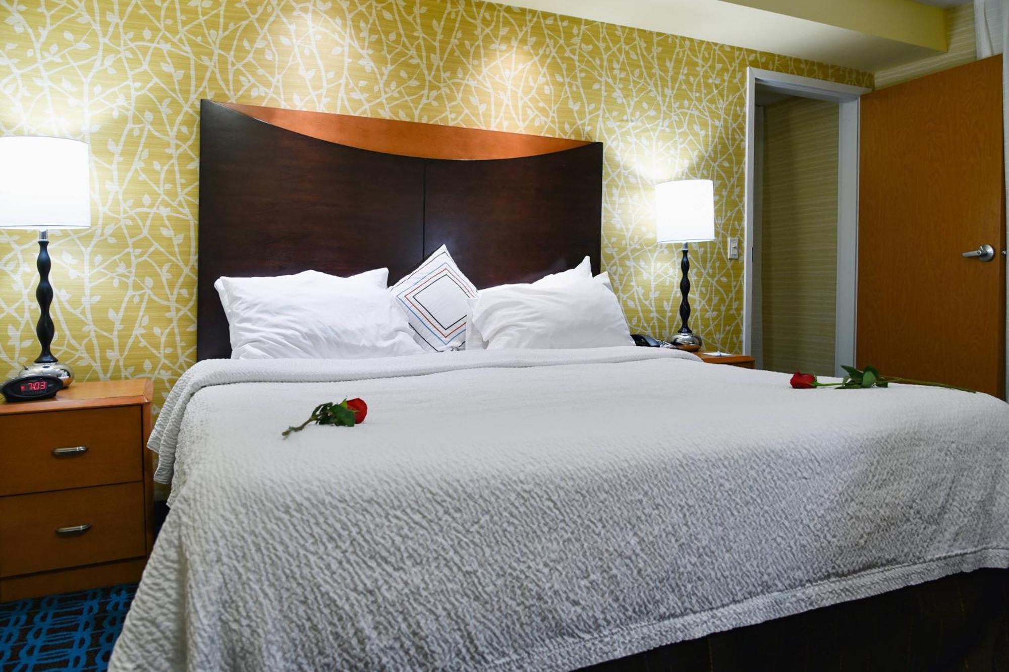 Fairfield Inn Hartford Airport Виндзор Локс Экстерьер фото