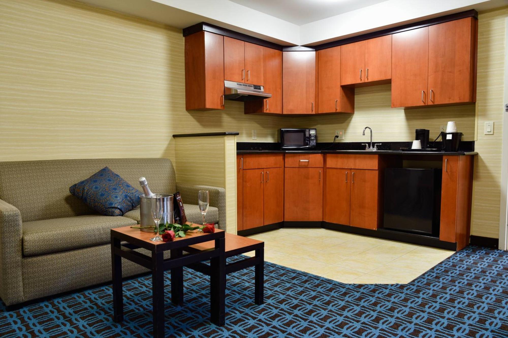 Fairfield Inn Hartford Airport Виндзор Локс Экстерьер фото