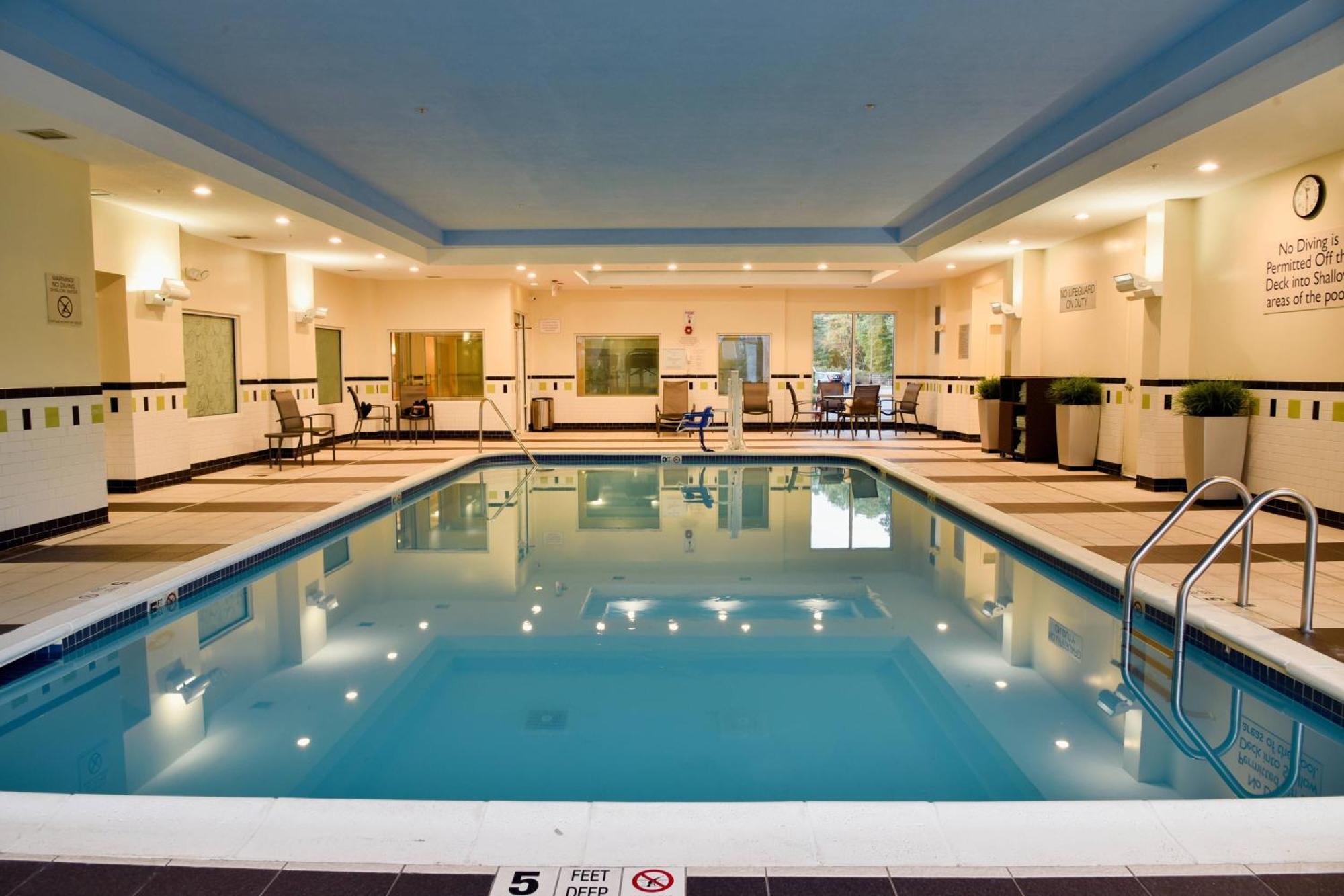 Fairfield Inn Hartford Airport Виндзор Локс Экстерьер фото