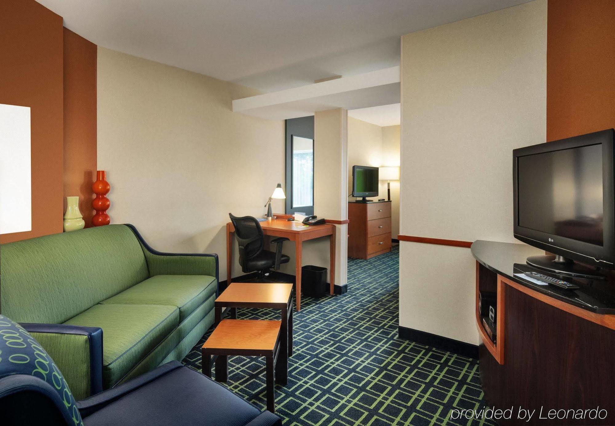 Fairfield Inn Hartford Airport Виндзор Локс Экстерьер фото