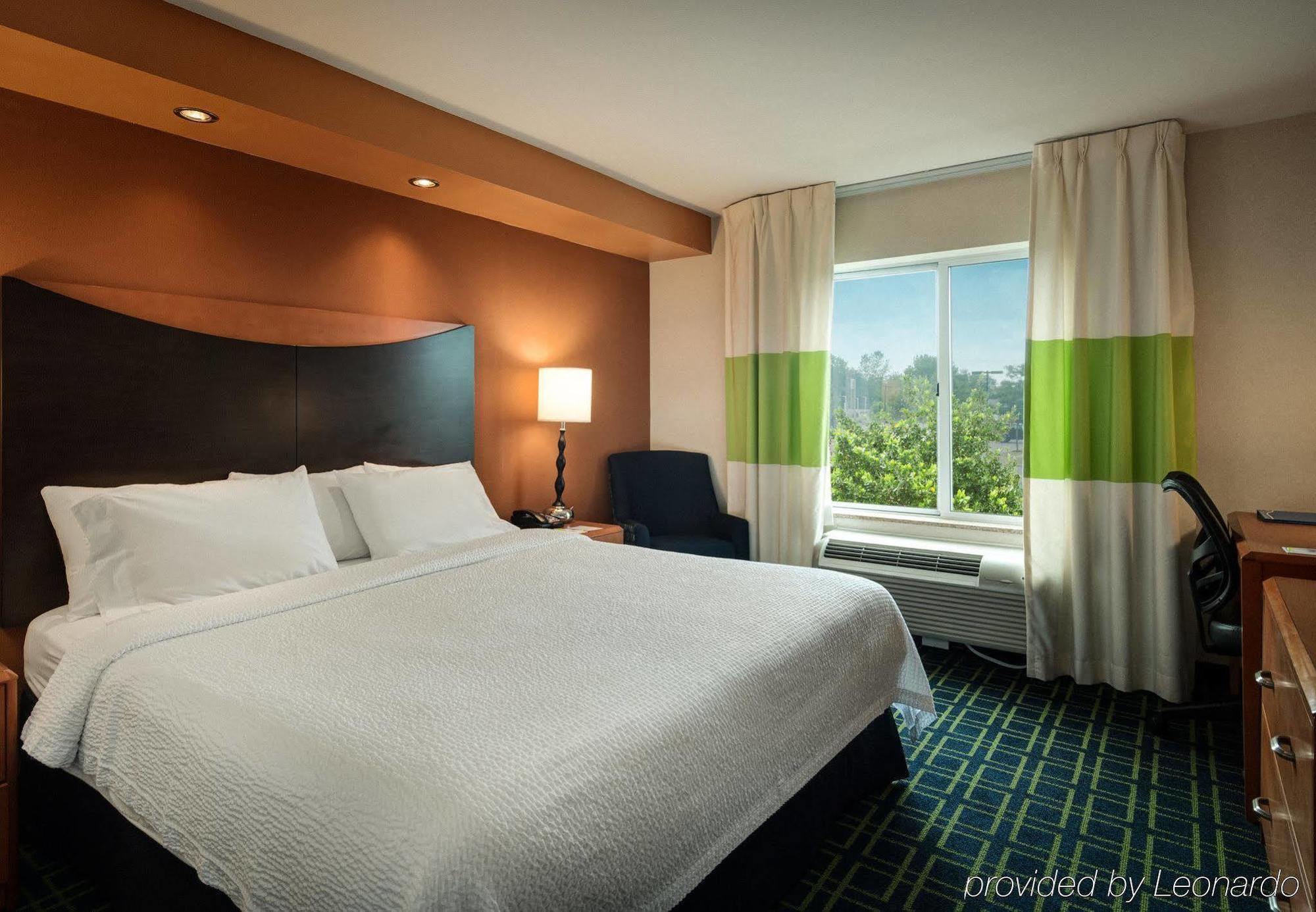 Fairfield Inn Hartford Airport Виндзор Локс Экстерьер фото