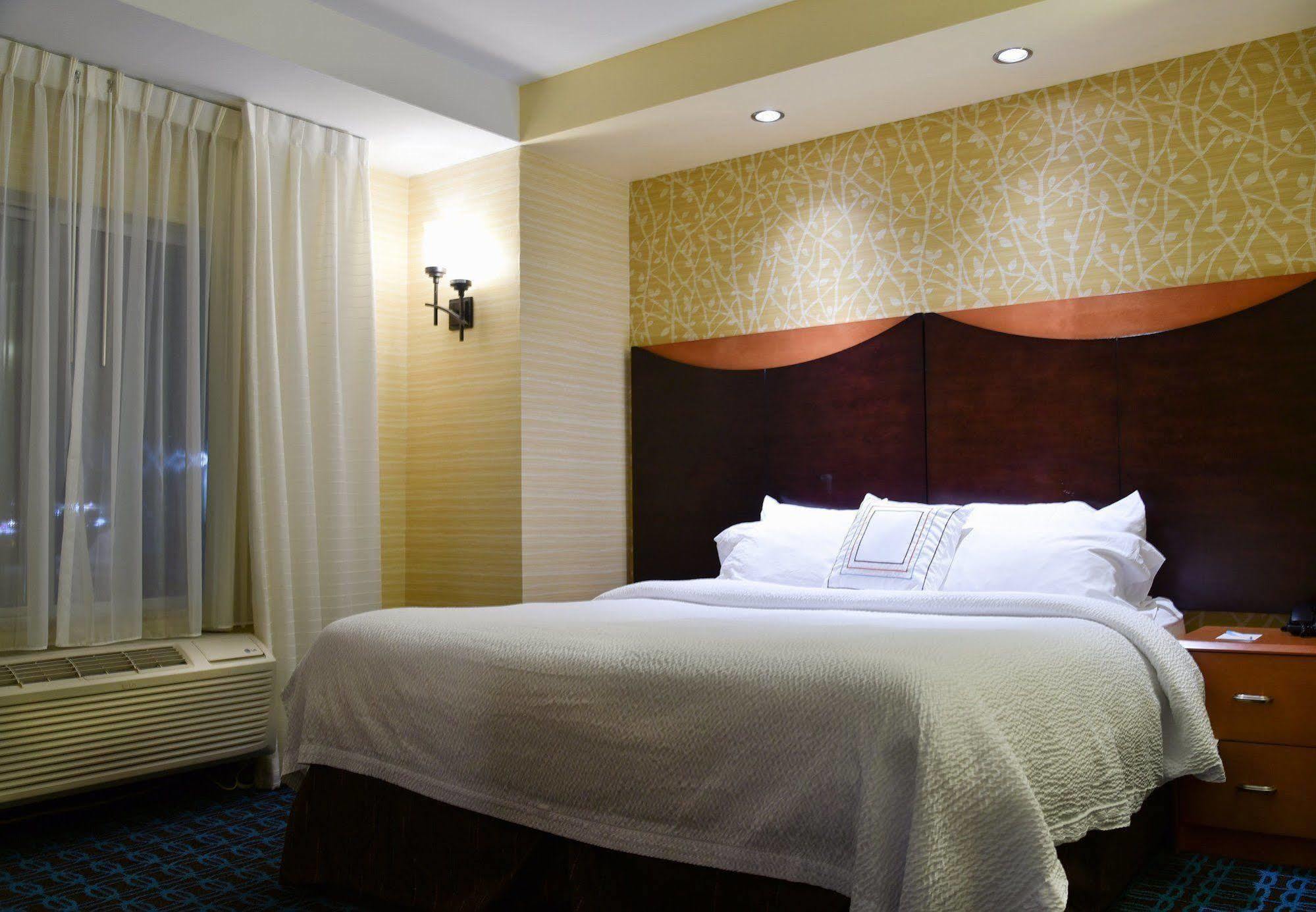 Fairfield Inn Hartford Airport Виндзор Локс Экстерьер фото