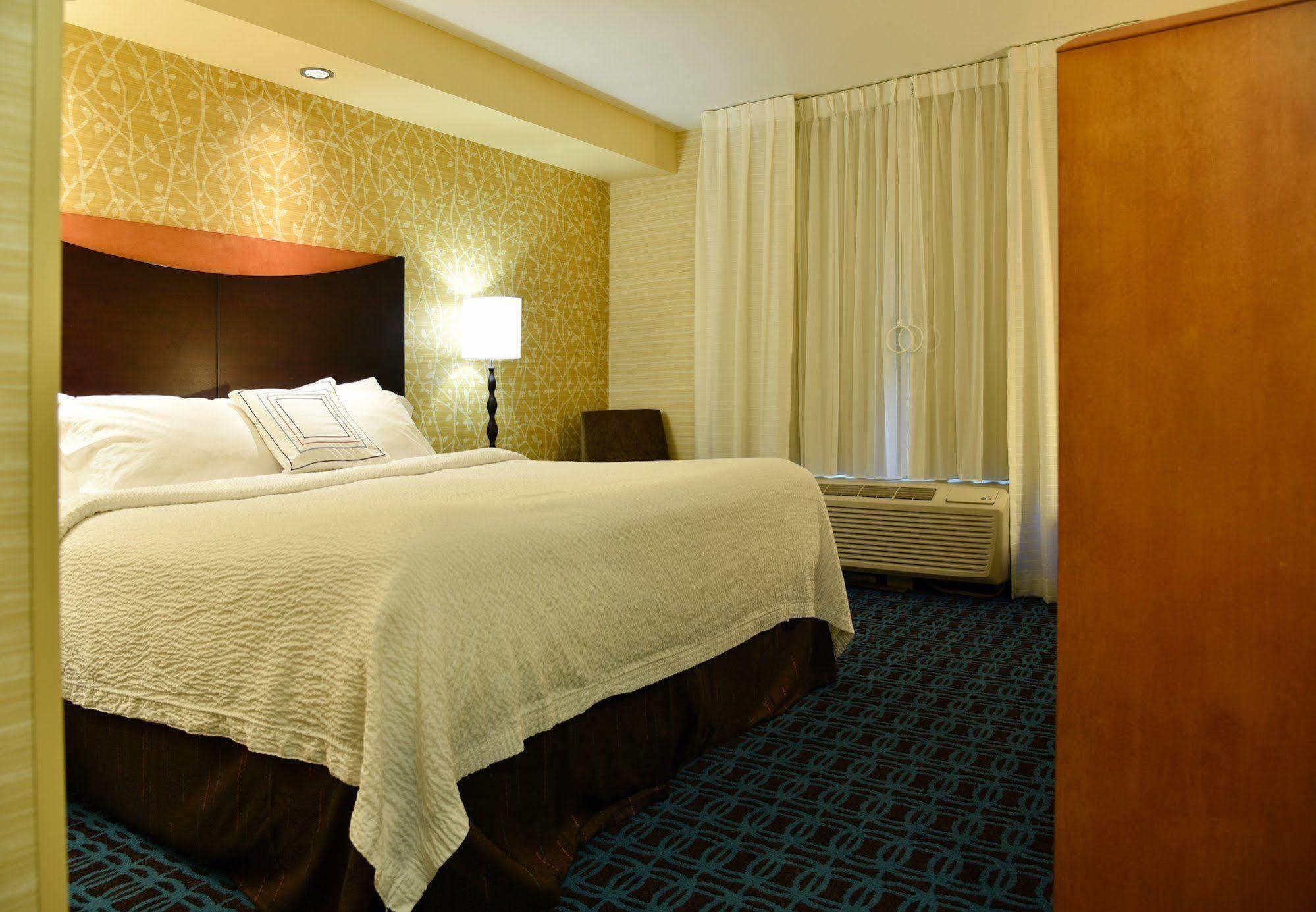 Fairfield Inn Hartford Airport Виндзор Локс Экстерьер фото
